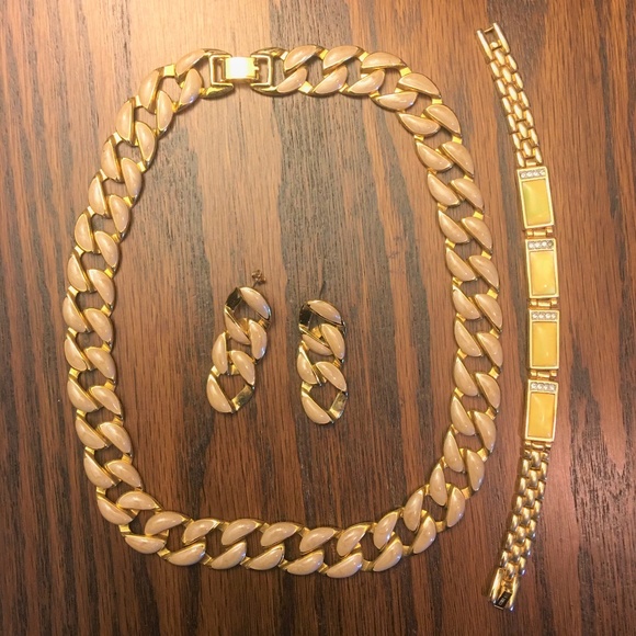 Jewelry - Necklace Bracelet Earrings Set